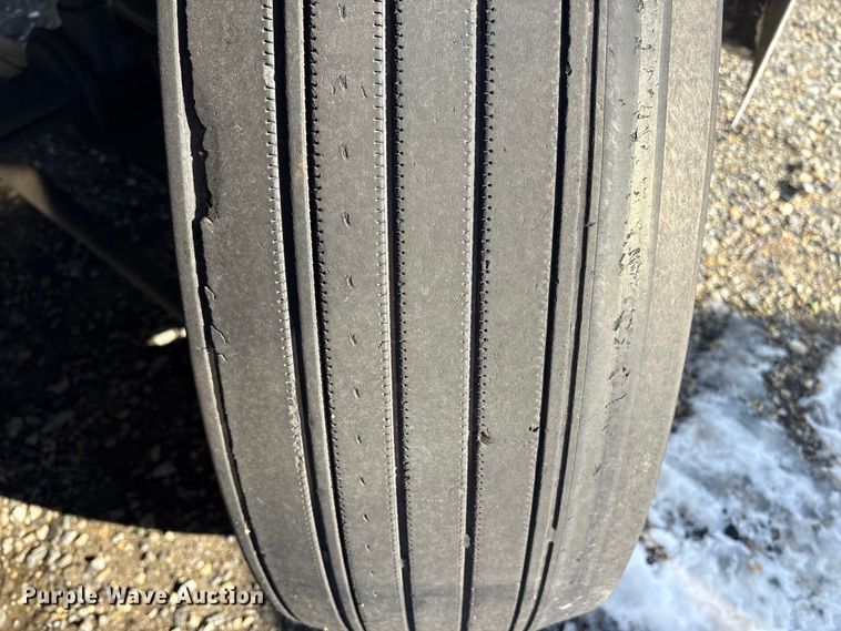 image for item YA1441 2016 Volvo VNL semi truck