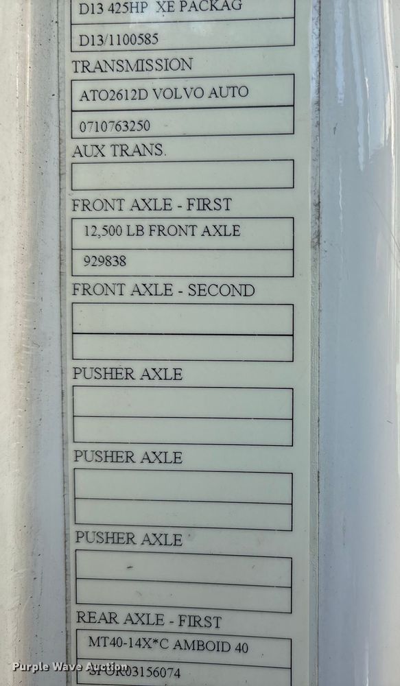 image for item YA1441 2016 Volvo VNL semi truck