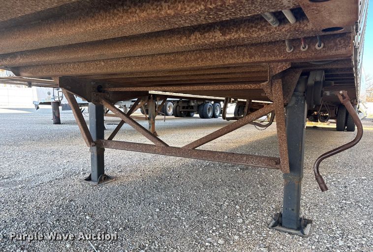 image for item YA1582 1995 Wabash dry van trailer