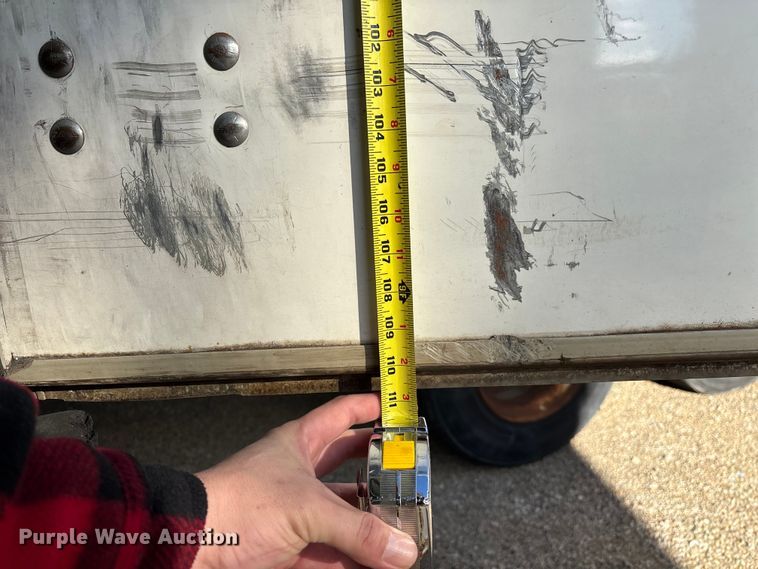 image for item YA1582 1995 Wabash dry van trailer