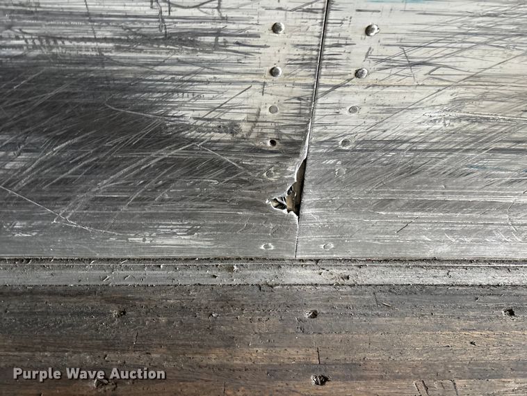 image for item YA1582 1995 Wabash dry van trailer