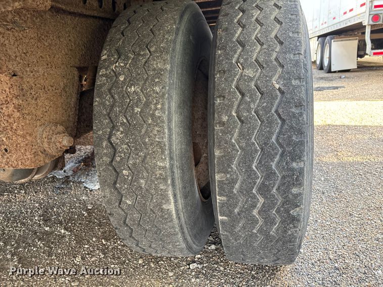 image for item YA1582 1995 Wabash dry van trailer