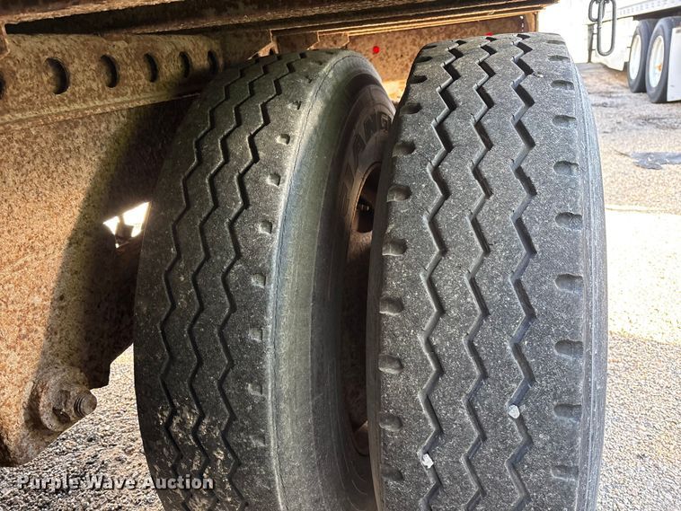 image for item YA1582 1995 Wabash dry van trailer