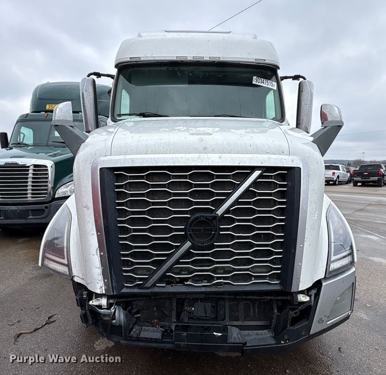 image for item YA1610 2019 Volvo VNL semi truck