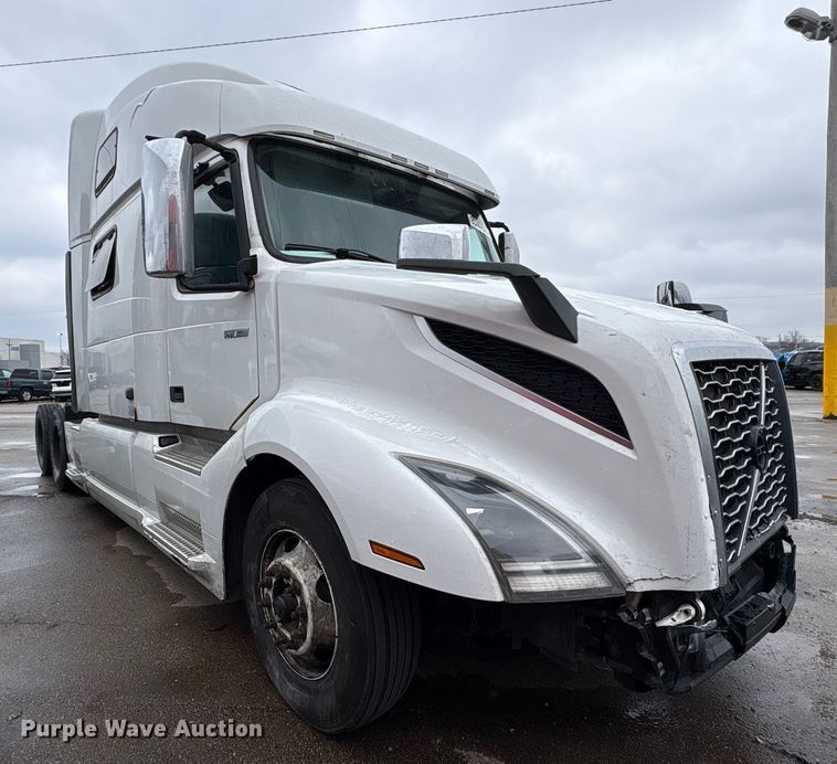 image for item YA1610 2019 Volvo VNL semi truck