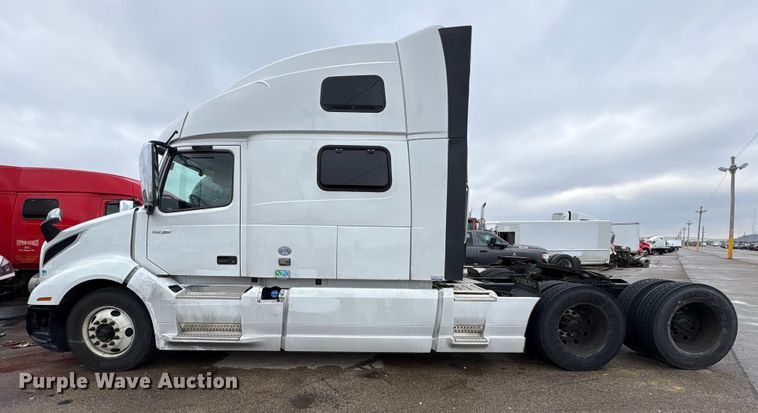 image for item YA1610 2019 Volvo VNL semi truck