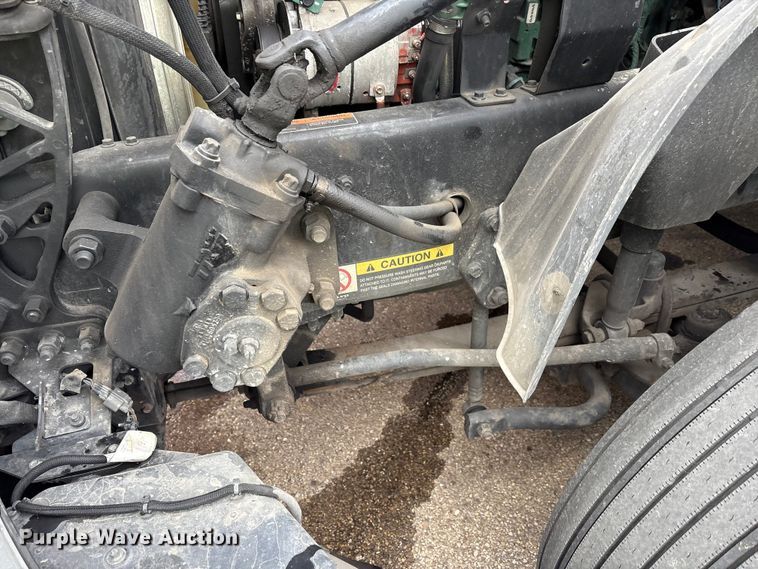 image for item YA1610 2019 Volvo VNL semi truck