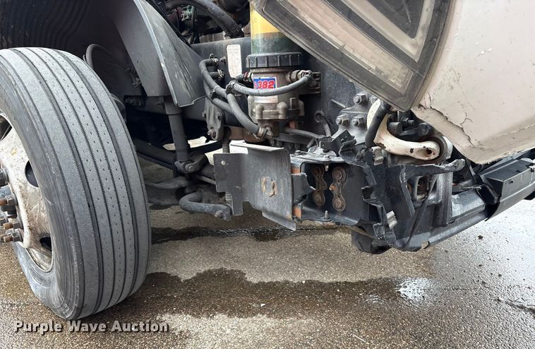 image for item YA1610 2019 Volvo VNL semi truck