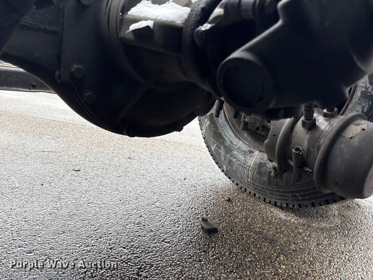 image for item YA1610 2019 Volvo VNL semi truck