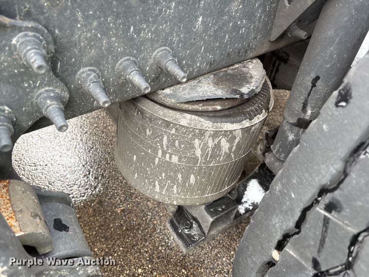 image for item YA1610 2019 Volvo VNL semi truck