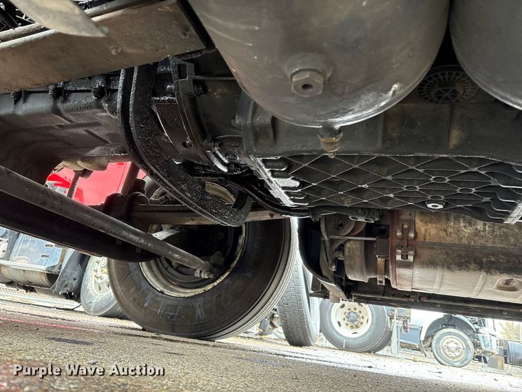 image for item YA1610 2019 Volvo VNL semi truck