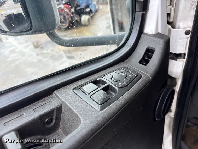 image for item YA1610 2019 Volvo VNL semi truck