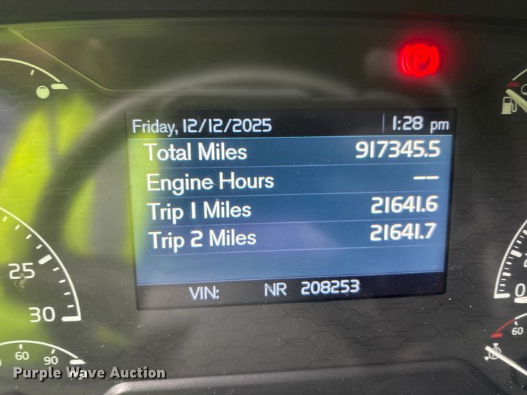 image for item YA1610 2019 Volvo VNL semi truck