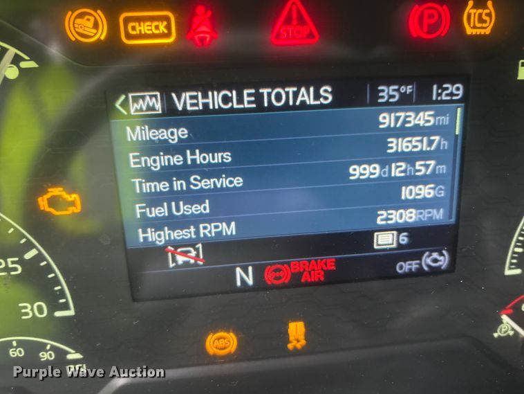 image for item YA1610 2019 Volvo VNL semi truck