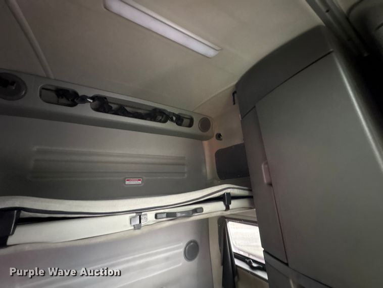 image for item YA1610 2019 Volvo VNL semi truck