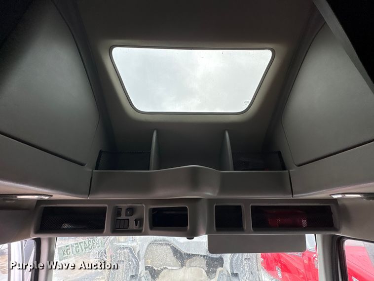 image for item YA1610 2019 Volvo VNL semi truck