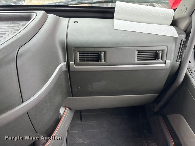 image for item YA1610 2019 Volvo VNL semi truck