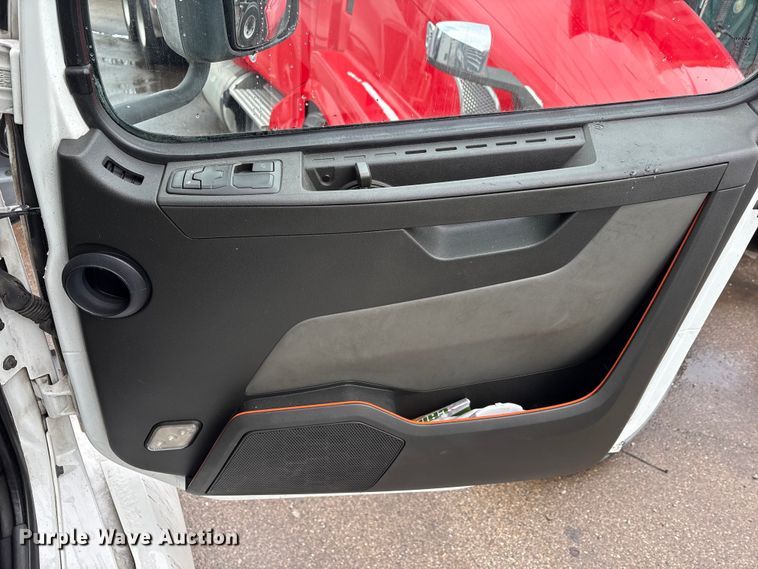 image for item YA1610 2019 Volvo VNL semi truck