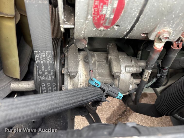 image for item YA1610 2019 Volvo VNL semi truck