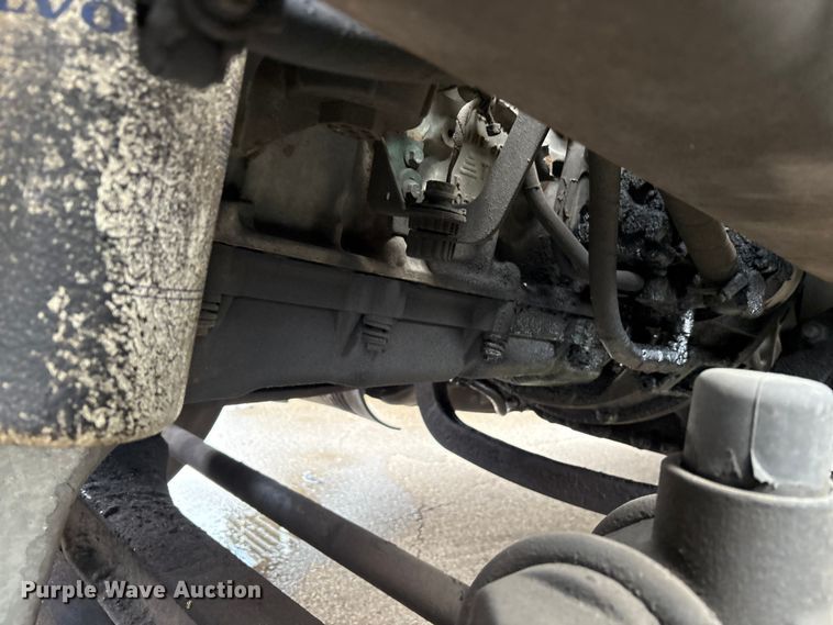 image for item YA1610 2019 Volvo VNL semi truck