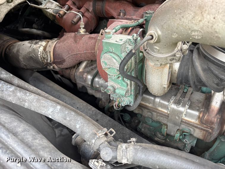 image for item YA1610 2019 Volvo VNL semi truck