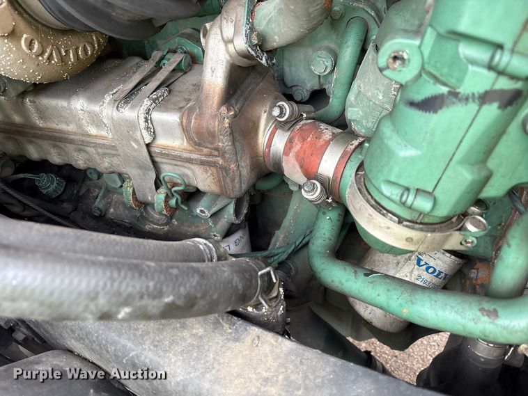 image for item YA1610 2019 Volvo VNL semi truck