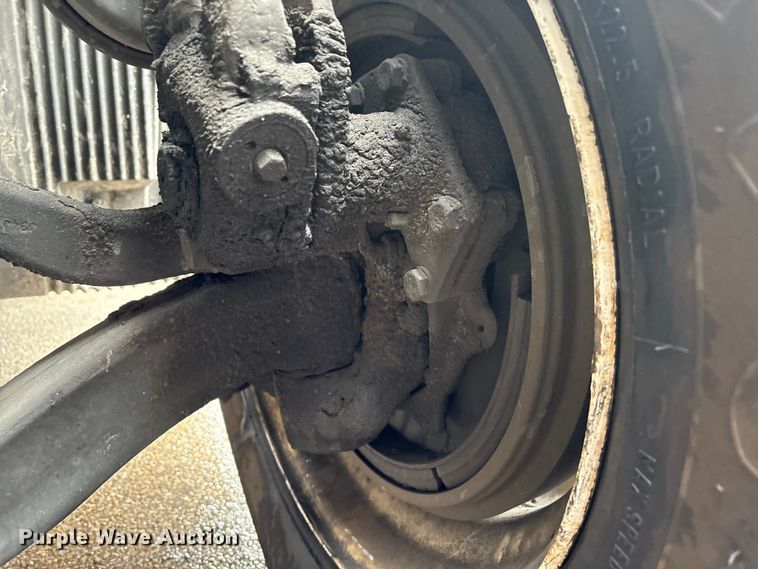 image for item YA1610 2019 Volvo VNL semi truck