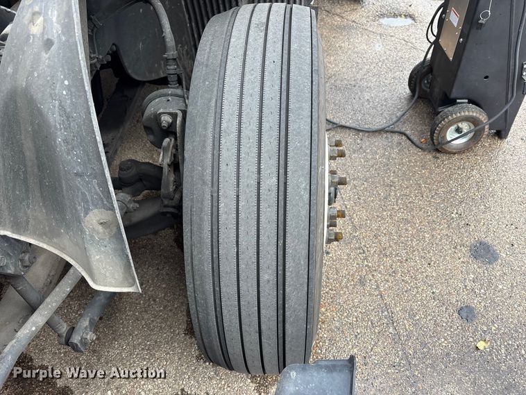 image for item YA1610 2019 Volvo VNL semi truck