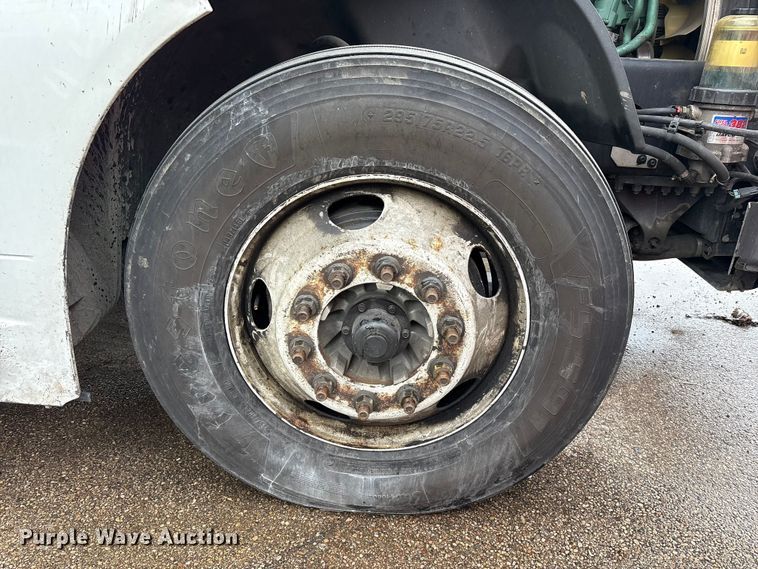 image for item YA1610 2019 Volvo VNL semi truck