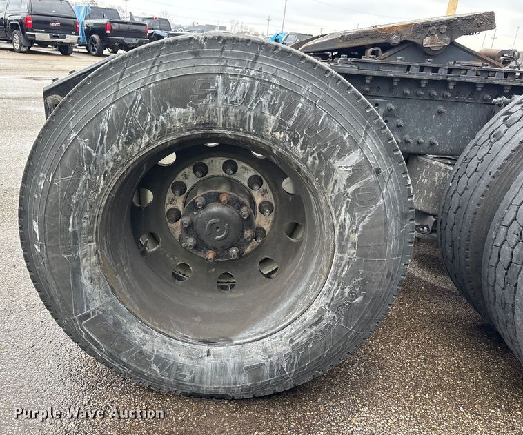 image for item YA1610 2019 Volvo VNL semi truck