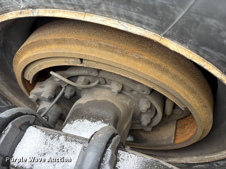 image for item YA1610 2019 Volvo VNL semi truck