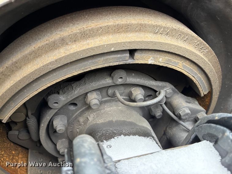 image for item YA1610 2019 Volvo VNL semi truck