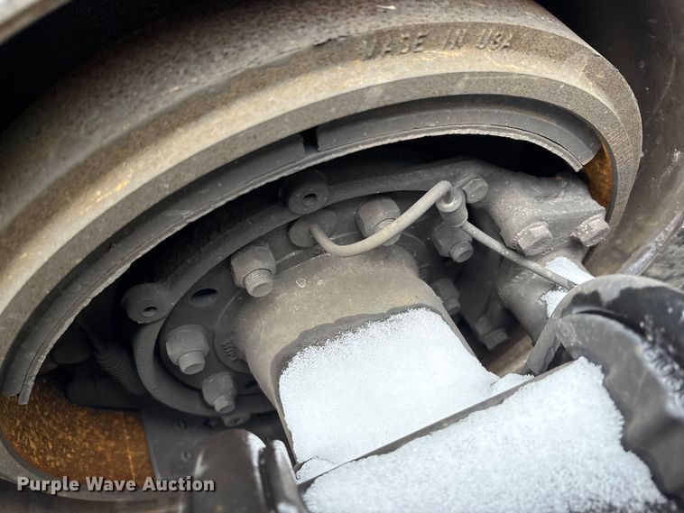 image for item YA1610 2019 Volvo VNL semi truck