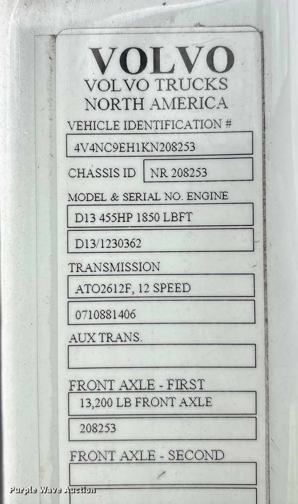 image for item YA1610 2019 Volvo VNL semi truck