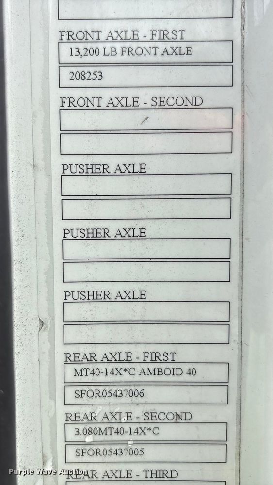 image for item YA1610 2019 Volvo VNL semi truck