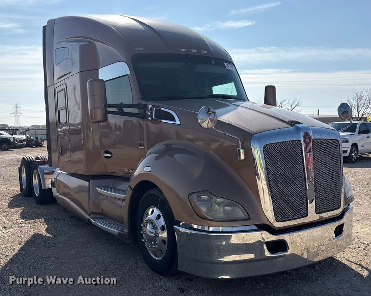 image for item YA1679 2015 Kenworth T680 semi truck