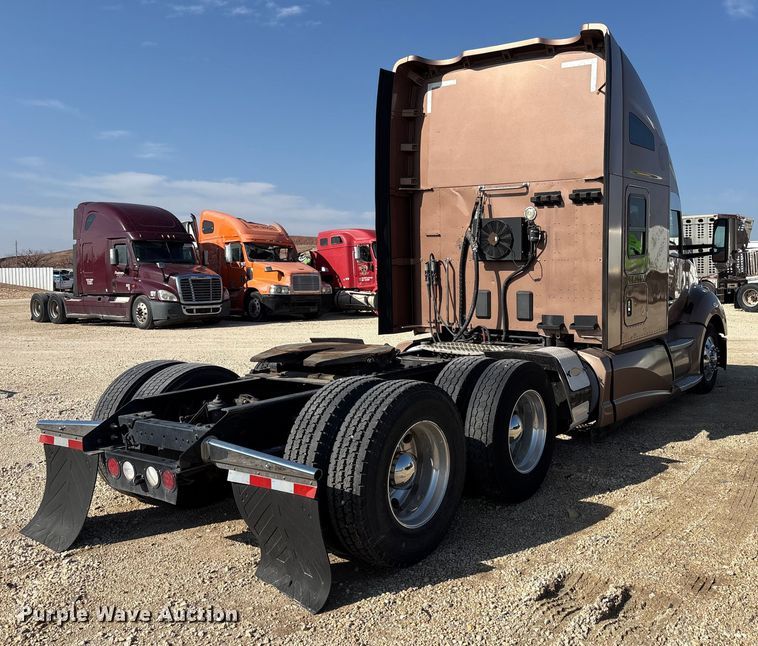 image for item YA1679 2015 Kenworth T680 semi truck