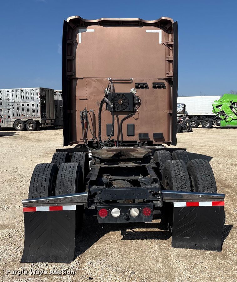 image for item YA1679 2015 Kenworth T680 semi truck