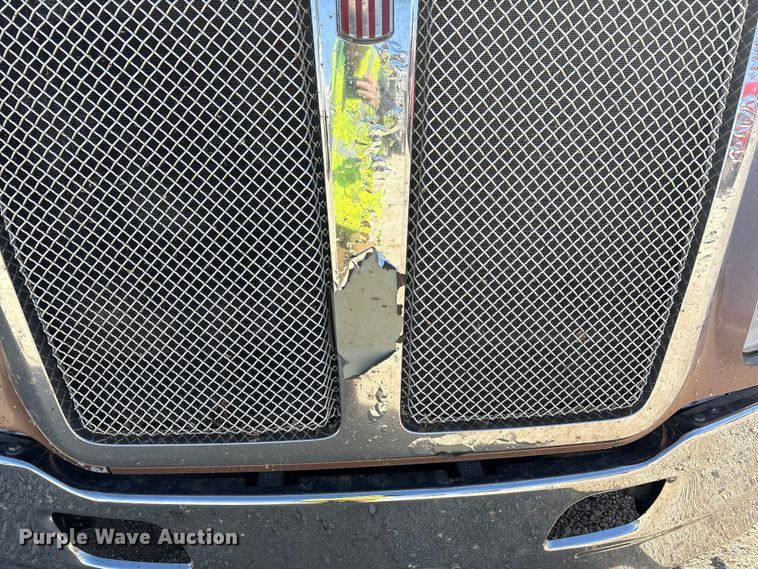 image for item YA1679 2015 Kenworth T680 semi truck