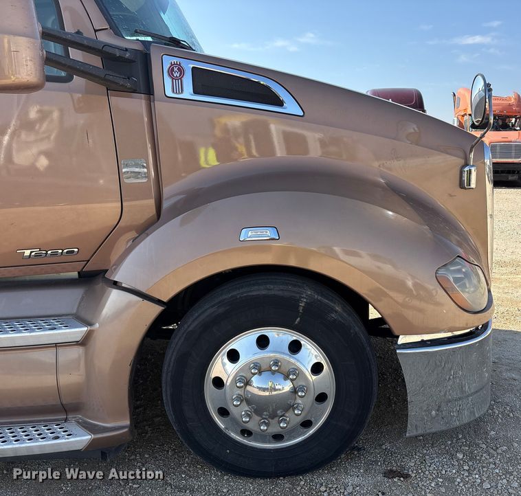 image for item YA1679 2015 Kenworth T680 semi truck