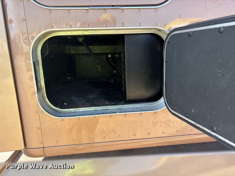 image for item YA1679 2015 Kenworth T680 semi truck