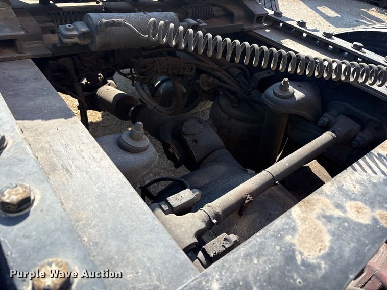 image for item YA1679 2015 Kenworth T680 semi truck