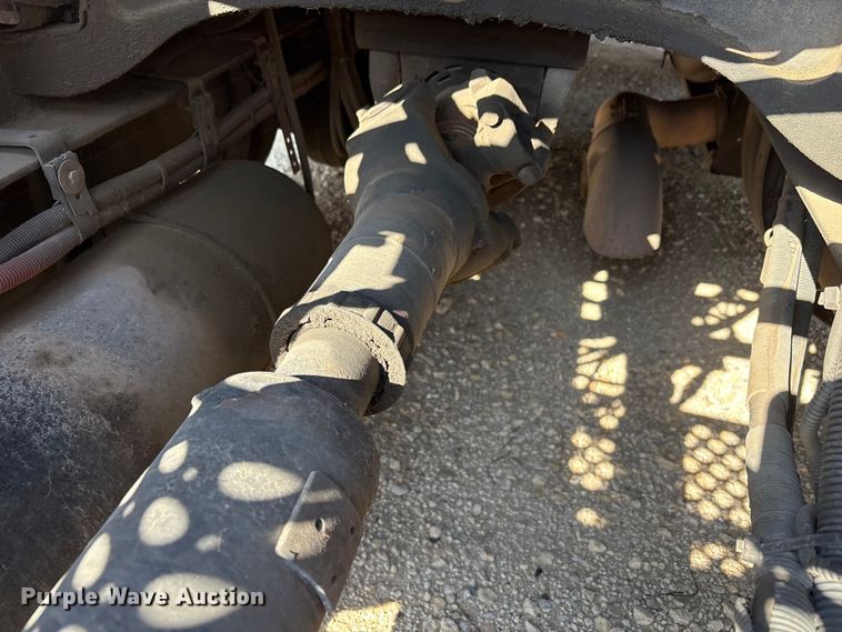 image for item YA1679 2015 Kenworth T680 semi truck