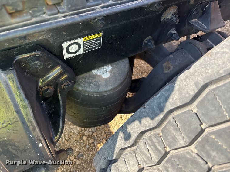 image for item YA1679 2015 Kenworth T680 semi truck