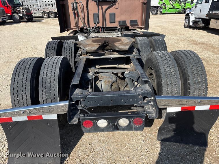 image for item YA1679 2015 Kenworth T680 semi truck