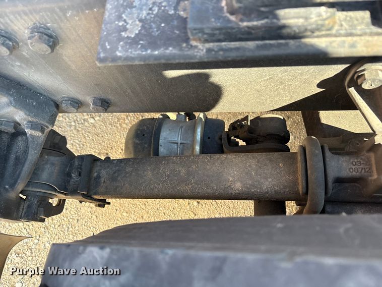 image for item YA1679 2015 Kenworth T680 semi truck