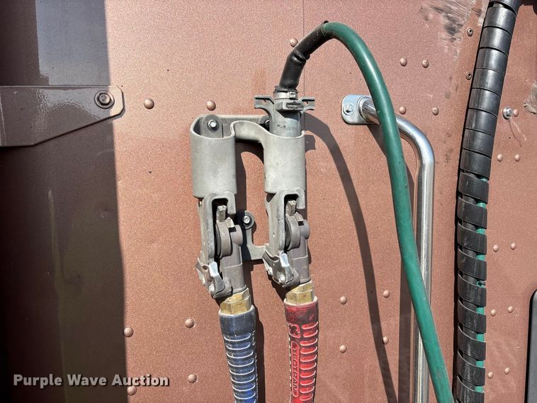 image for item YA1679 2015 Kenworth T680 semi truck