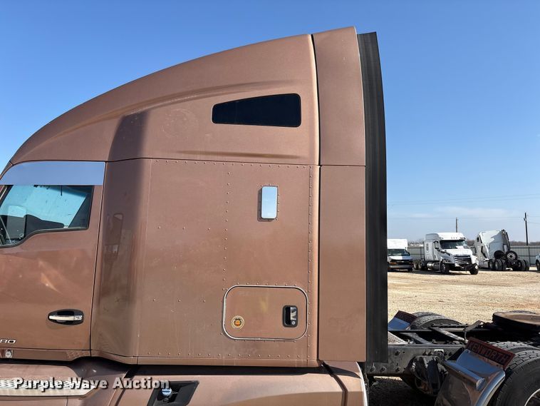 image for item YA1679 2015 Kenworth T680 semi truck