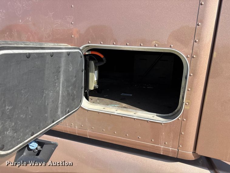 image for item YA1679 2015 Kenworth T680 semi truck