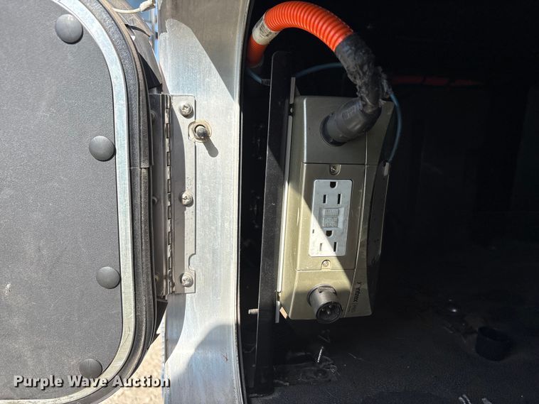 image for item YA1679 2015 Kenworth T680 semi truck